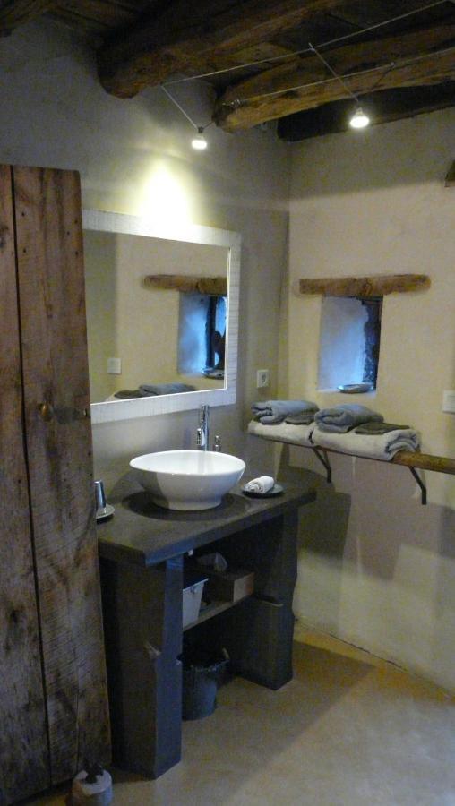 Suites De Campagne Les Eydieux, Petits Dejeuners Inclus Saint-Angel  Exterior photo